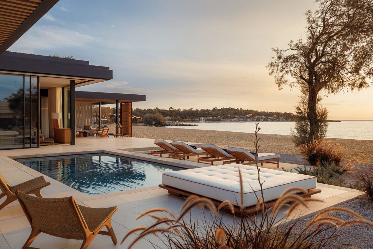 OOAA_Two-Bedroom_ToposResidence_Seafront_Pool_Wide_4294_FINAL (1)